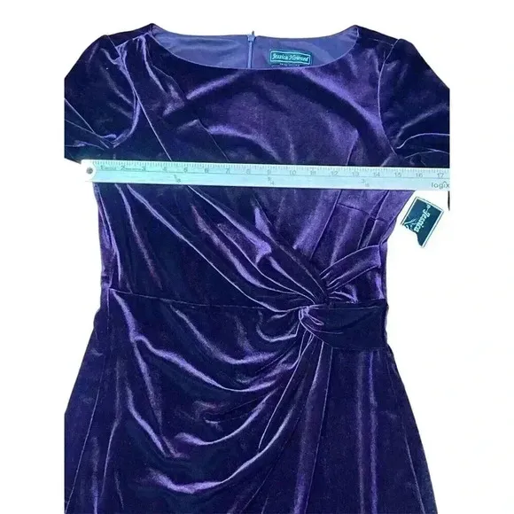 Jessica Howard Women's Velvet Sheath Dress; Size 6; Plum