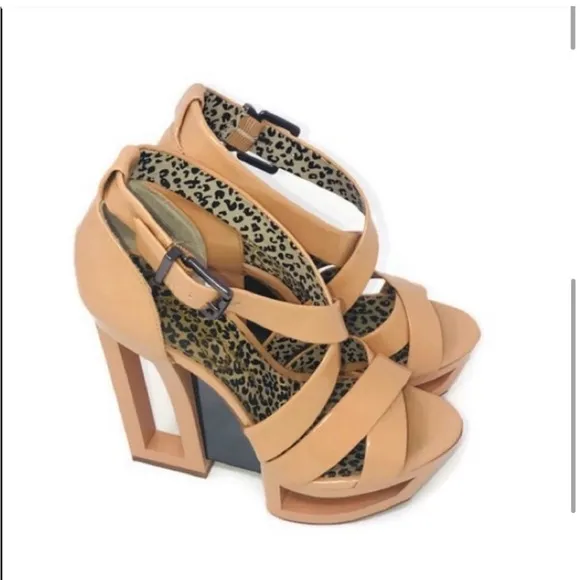 Jessica Simpson Thunder beige abstract cut out platform wedges size 8