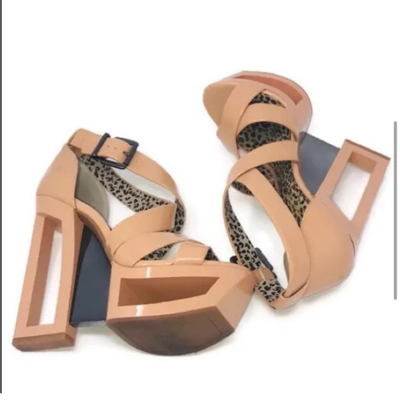 Jessica Simpson Thunder beige abstract cut out platform wedges size 8