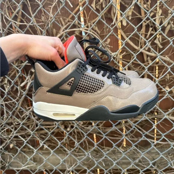 Jordan 4 retro taupe haze size 10 mens air jordan size 10 mens shoes size 10 nba