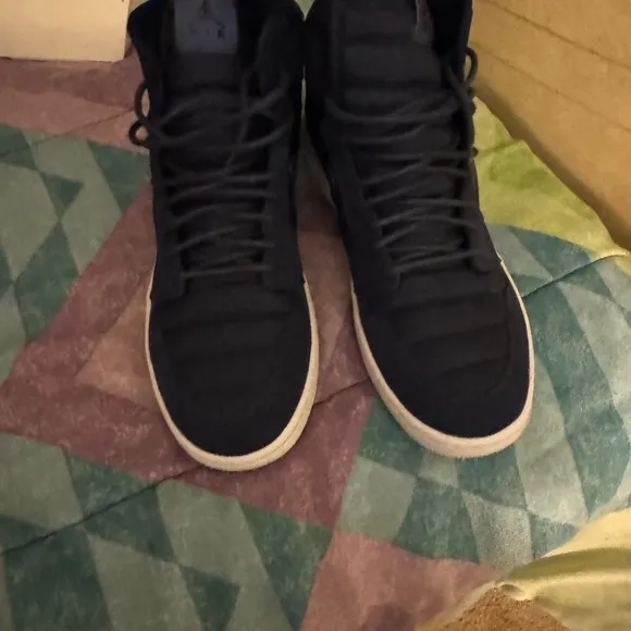 Jordan Black High-Top Sneakers Classic Design