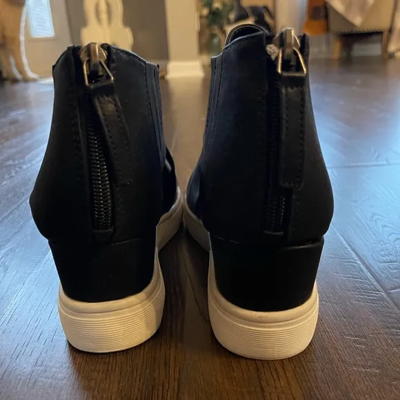 JOURNEE Seena Crossover Platform Wedge, Size 10