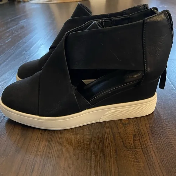 JOURNEE Seena Crossover Platform Wedge, Size 10