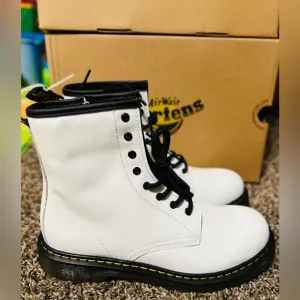 Junior Dr.Martens combat boots unisex