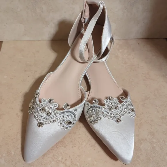 Kailee P Bella Silver Satin Pointy Toe Flats with Sparkly Rhinestones Size 10
