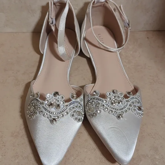 Kailee P Bella Silver Satin Pointy Toe Flats with Sparkly Rhinestones Size 10