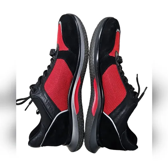 Karl Lagerfeld Mens Low Top Sneakers Black/Red  Size 12M. C1361