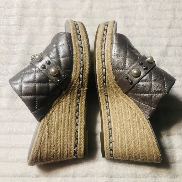 KARL LAGERFELD PARIS Camela Embellished Leather Wedge Sandals. Size 9