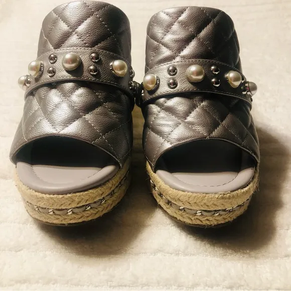 KARL LAGERFELD PARIS Camela Embellished Leather Wedge Sandals. Size 9