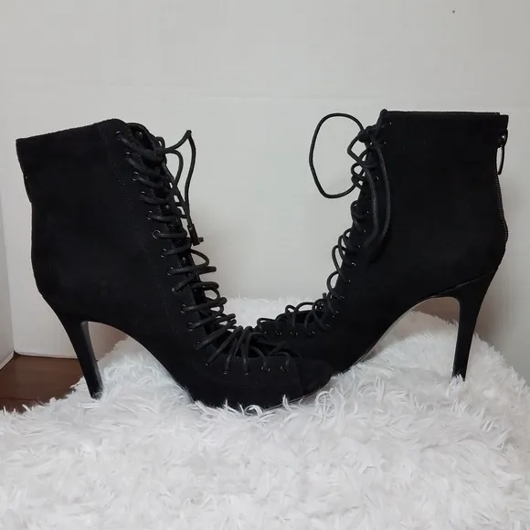 KENDALL &amp; KYLIE Open Lace up BOOTIES