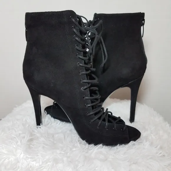 KENDALL &amp; KYLIE Open Lace up BOOTIES