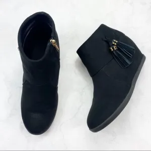[Kenneth Cole] Classic Black Fringe Wedges