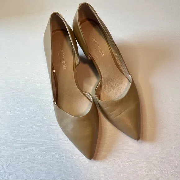 Kenneth Cole Cream/Tan Pointy Toe Wedges Size 8