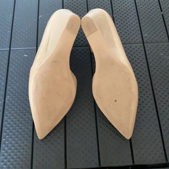 Kenneth Cole Cream/Tan Pointy Toe Wedges Size 8