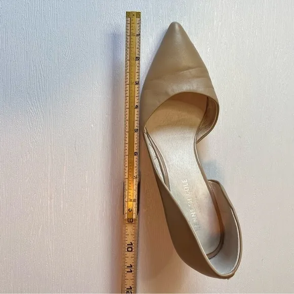 Kenneth Cole Cream/Tan Pointy Toe Wedges Size 8