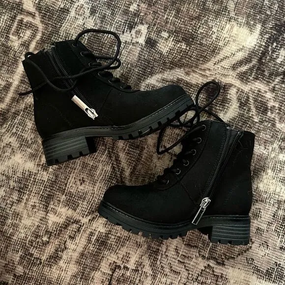 Kids Black Star Studded Combat Boots Size 11