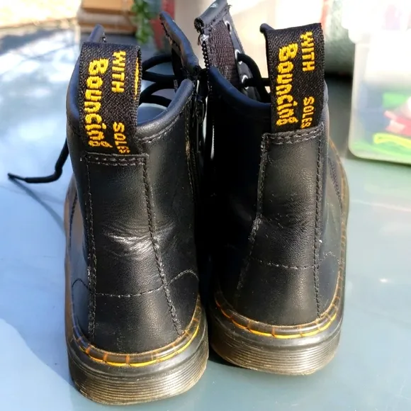 Kids Doc Martens Zavala  Black Leather combat boots sz US 1 / EU 32