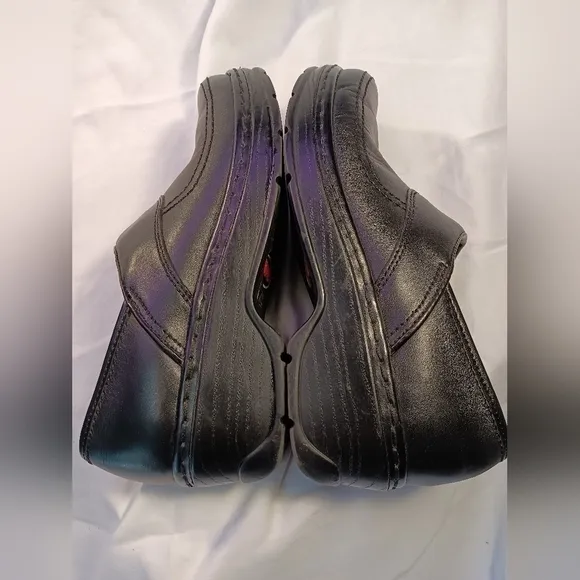 Klogs leather black footwear sz 7.5M