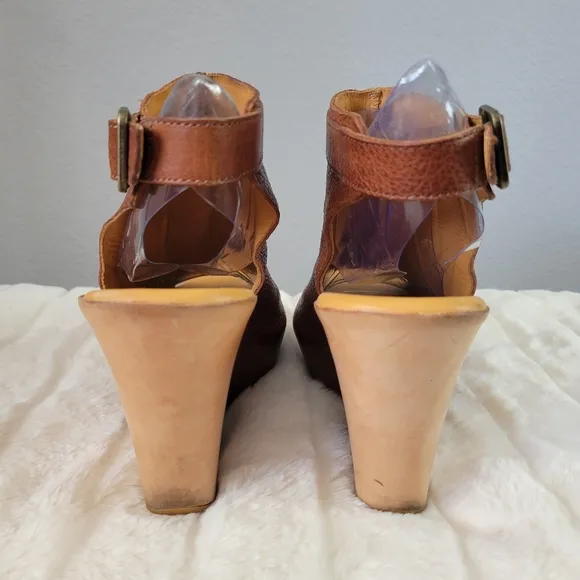 KORK-EASE // ltd ed berit leather peep toe ankle buckle platform wedges