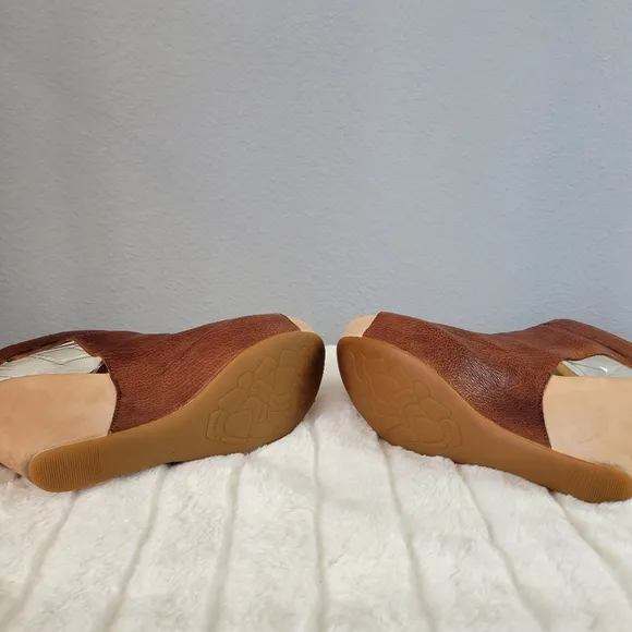 KORK-EASE // ltd ed berit leather peep toe ankle buckle platform wedges