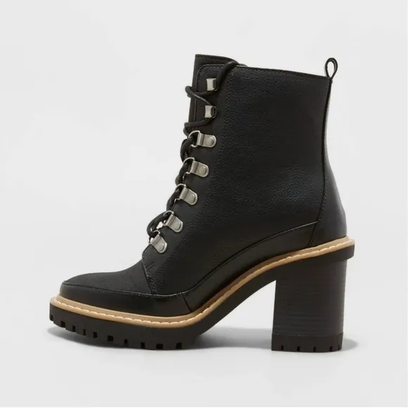 🌹LACE UP HEELED BOOTS