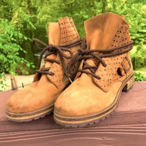 Lace up leather ankle boots