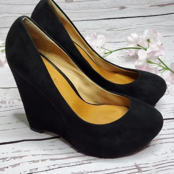 L.A.M.B. Plum Suede Wedges Black Size 6M