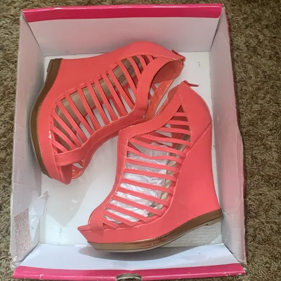 Letta shoedazzle wedges