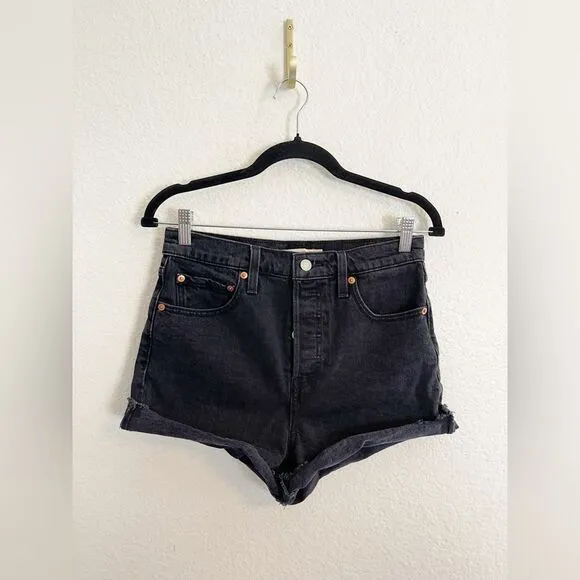 Levi Ribcage Shorts in washed black. 28