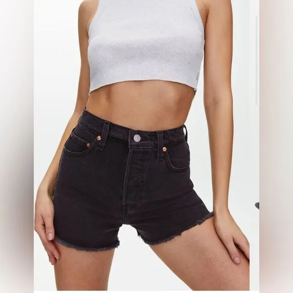 Levi Ribcage Shorts in washed black. 28