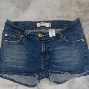 Levi's 504 Slouch Blue Denim Jean Shorts Light Distressing on Hem 13
