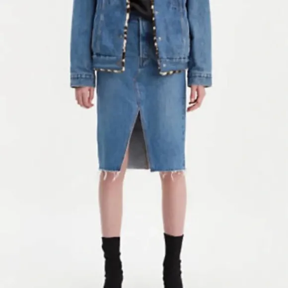 Levi’s Distressed Front Slit Midi Denim Skirt Size 28