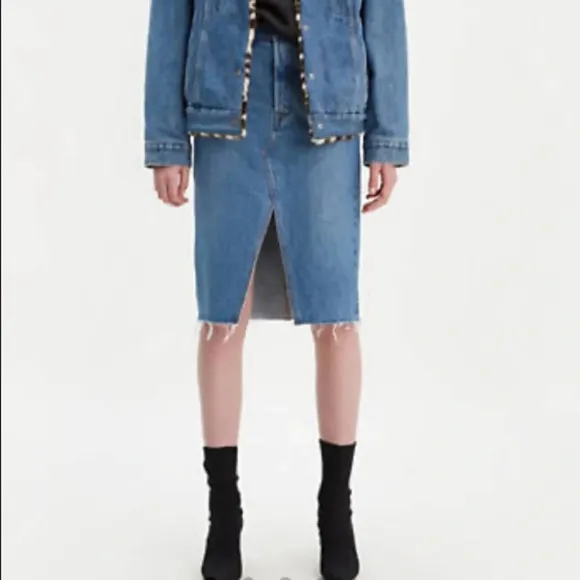 Levi’s Distressed Front Slit Midi Denim Skirt Size 28