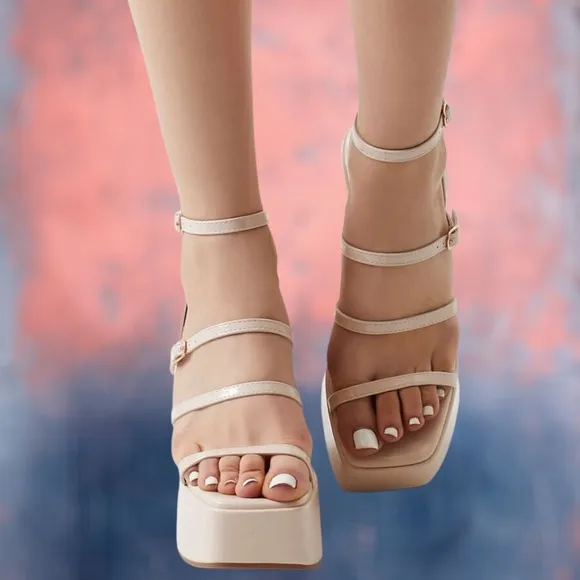 LILIANA Lamoda Faux Patent Leather Strappy Platform Wedge Sandals NWT/10M