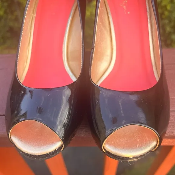 LILLY PULITZER NEW RESORT CHIC WEDGES GLITTER BLACK PATENT LEATHER PEEP TOE