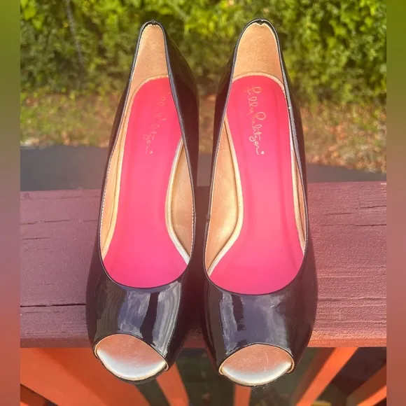 LILLY PULITZER NEW RESORT CHIC WEDGES GLITTER BLACK PATENT LEATHER PEEP TOE