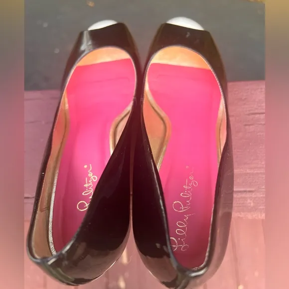 LILLY PULITZER NEW RESORT CHIC WEDGES GLITTER BLACK PATENT LEATHER PEEP TOE