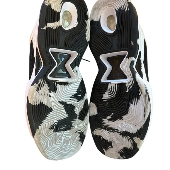 LIMITED! Nike Men's Black and White Sneakers PG 5 TB