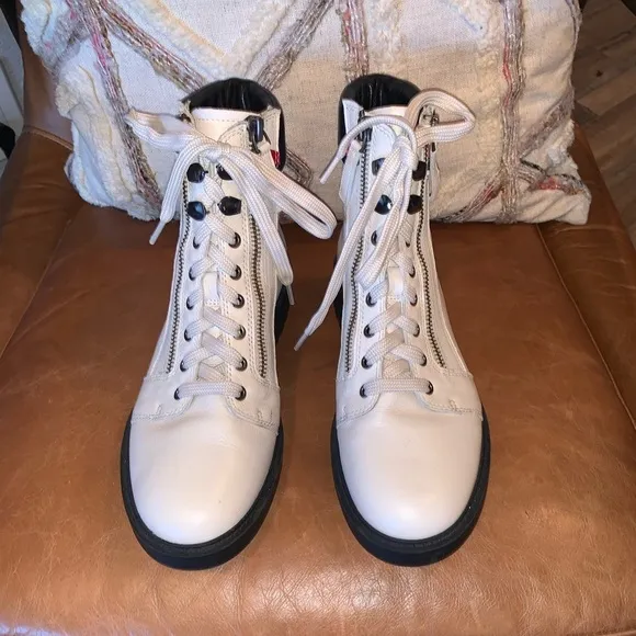 Linea Paolo Libby Ivory Zip Accent Lug Sole Lace Up Women’s Ankle Boots Size 7.5