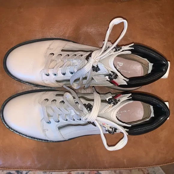 Linea Paolo Libby Ivory Zip Accent Lug Sole Lace Up Women’s Ankle Boots Size 7.5