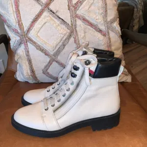 Linea Paolo Libby Ivory Zip Accent Lug Sole Lace Up Women’s Ankle Boots Size 7.5