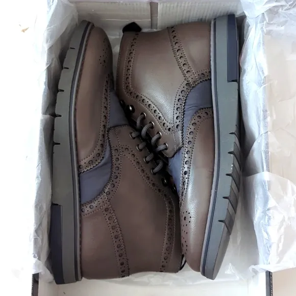 Madden Men's Derby Oxford Wing Tip Botine Boot size 9.5M New with Box