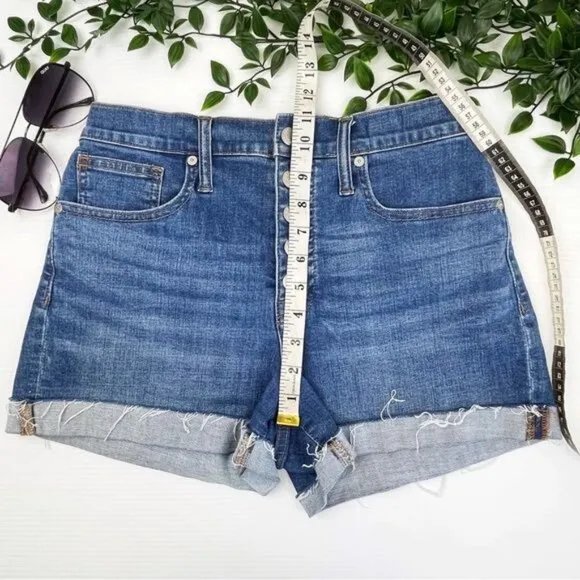 Madewell High-Rise Denim Shorts in Derby Wash Button-Front size 26 style K5970