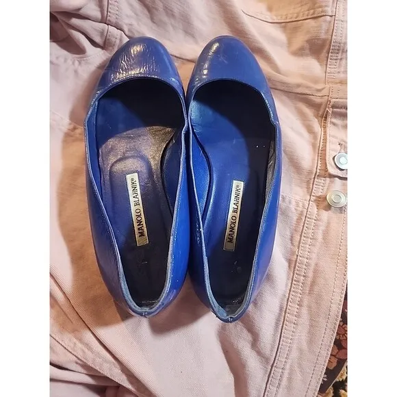 Manolo Blahnik Patent Blue Flats - Size 9 / 39