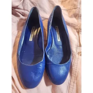 Manolo Blahnik Patent Blue Flats - Size 9 / 39