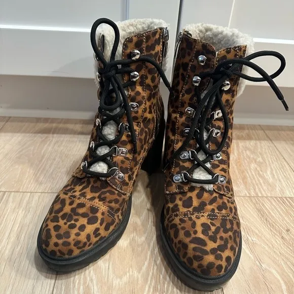 Marc Fisher Hiker Lace-Up Ankle Boots size 8.5