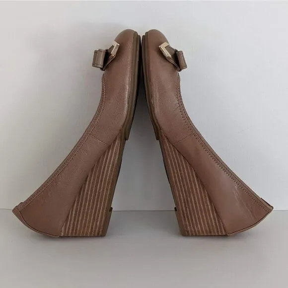 Me Too Racer Tan Leather Round Toe Wedge Flats 10