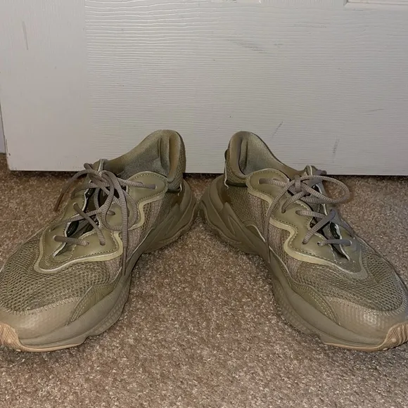 Men’s Adidas Ozweego Shoes Beige Tone Athletic Shoes