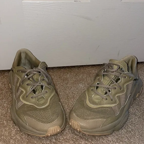 Men’s Adidas Ozweego Shoes Beige Tone Athletic Shoes