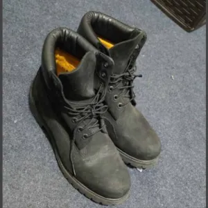 Men's Black Timbs Sz 8.5